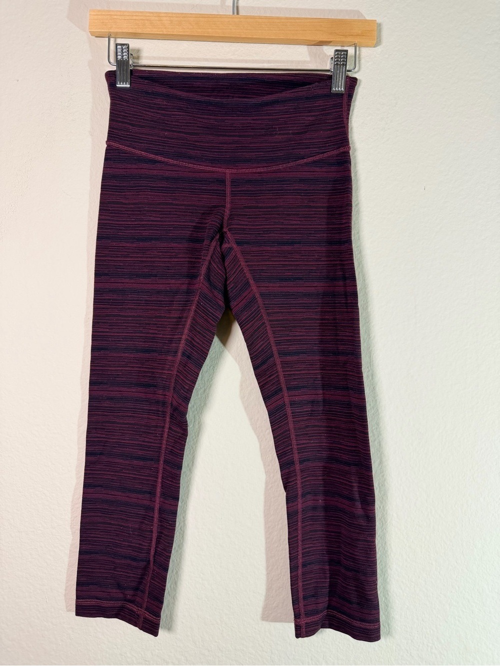 Lululemon Wunder Under Crop 21” Bordeaux Stripe Leggings Size 4 Yoga - Picture 2 of 5